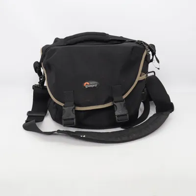 Kameraväska (Svart) från Lowepro