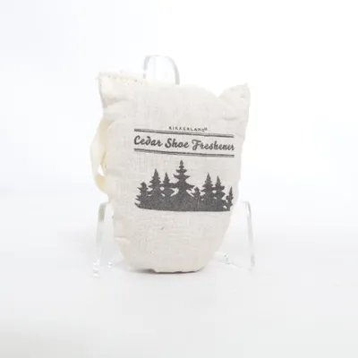 Skotilbehør (Cedar Shoe Freshener) fra Kikkerland