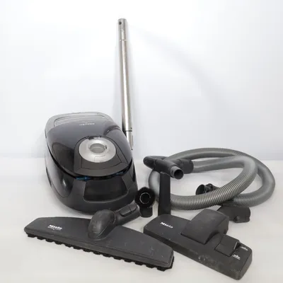 Vacuum cleaner (Black, Silver) from Miele