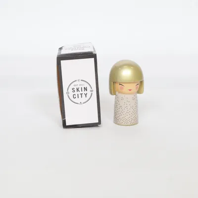 Kokeshi (Goud, Wit) van With Love Skincity