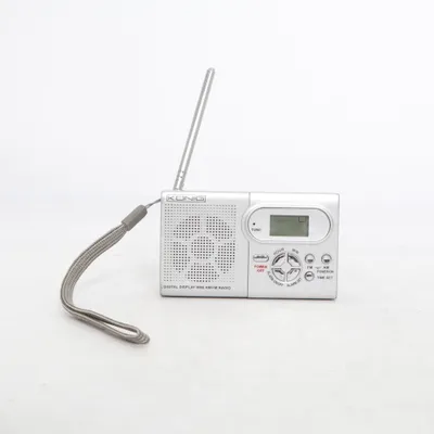 Radio (Digital Display Am/Fm & Alarm Radio Receiver) from König