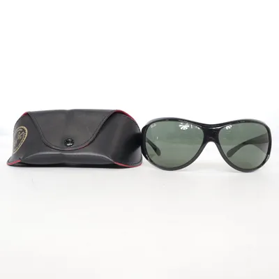 Solglasögon (RB4104) från Ray-Ban