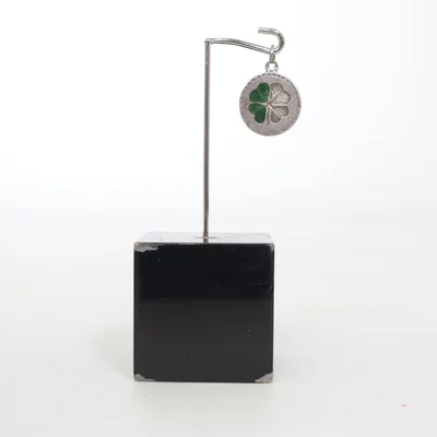 Hänge (Grön, Silverfärgad) Okänd metall