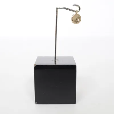 Berlock (Vit, Guldfärgad) Okänd metall