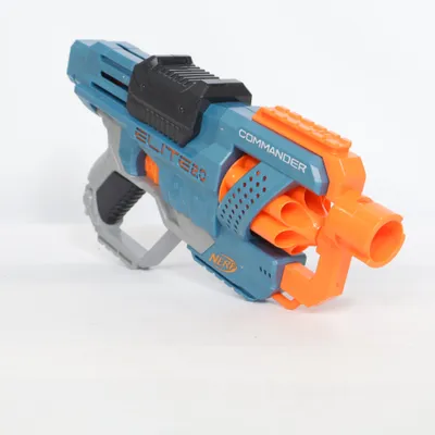 Leksakspistol (Elite 2.0 Commander) från Nerf