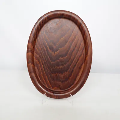 Bricka (Retro wooden oval tray with a natural finish — a charming vintage piece for serving, display, or home décor) från Vintage