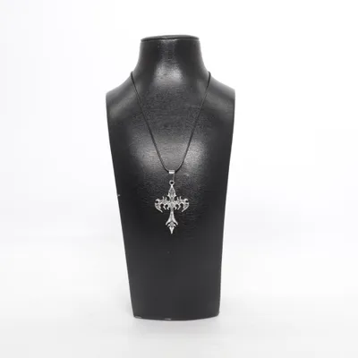 Collier (Noir, Argent) Métal inconnu