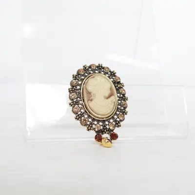 Brooch (Gold, Beige) Unknown metal