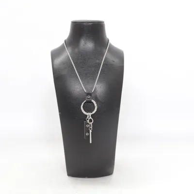 Halsband (Silverfärgad, Svart) från Våga Okänd metall