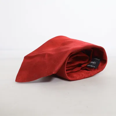 Cravate (Rouge) de Amanda Christensen