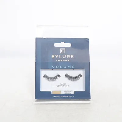 False lashes (Light Volume No. 101; Gel Finish; Squoval) from Eylure