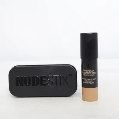 Foundation (Tinted blur foundation stick) van Nudestix