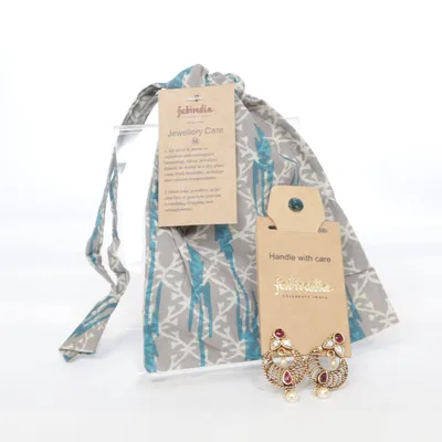 Örhängen (Guldfärgad, Röd) från Fabindia Okänd metall