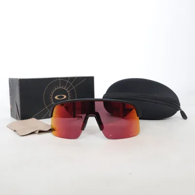 Sportglasögon (OO9463-2139 138 3N) från Oakley