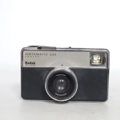 Analog compact camera (INSTAMATIC 233) from Kodak