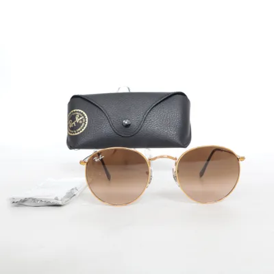 Solglasögon (RB 3447) från Ray-Ban
