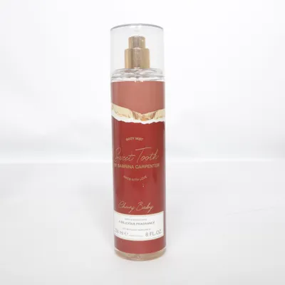 Body mist (Cherry Baby) van Sabrina Carpenter