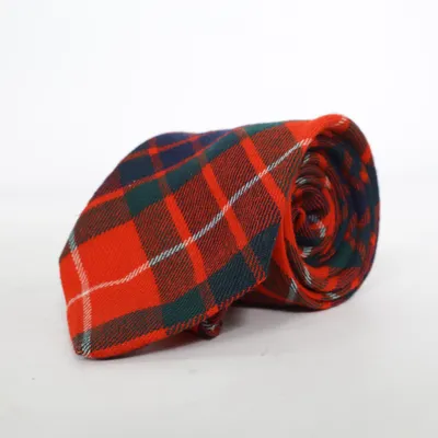 Cravate (Rouge, Bleu, Vert) de The Scotch House