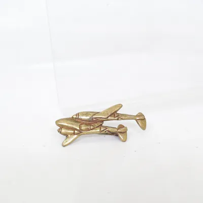 Brosch (Guldfärgad) Okänd metall