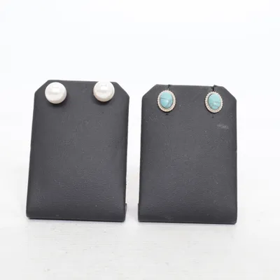 Örhängen (Vit, Turkos, Guldfärgad) från Albrekts Guld Okänd metall