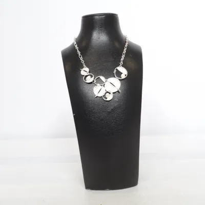 Halsband (Silverfärgad) Okänd metall