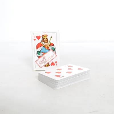 Card deck (White, Red) from Esselte
