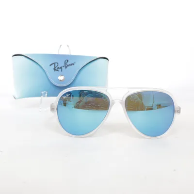 Solglasögon (RB4125) från Ray-Ban