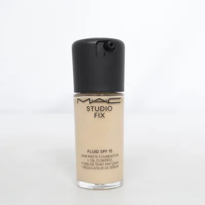 Foundation (Studio Fix Fluid Spf 15) från MAC