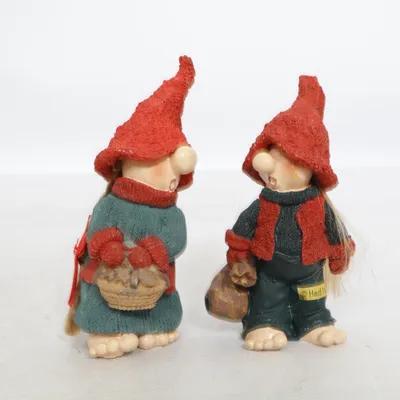 Figurine (Red, Black, Green) from Hedlund