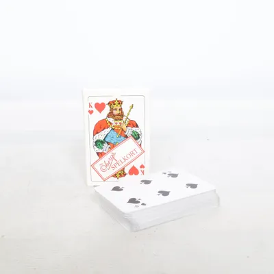 Card deck (White, Red) from Esselte