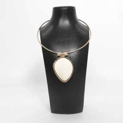 Collier (Or, Blanc) de Ioaku Métal inconnu