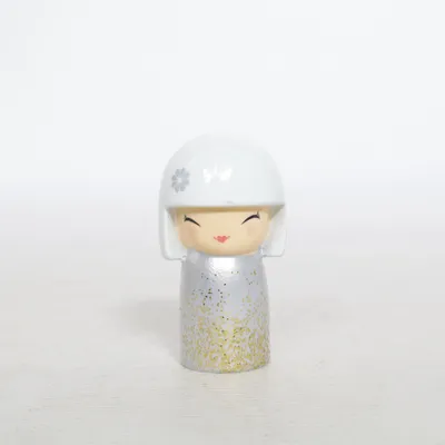 Kokeshi (Silverfärgad, Guldfärgad, Vit) från Skincity
