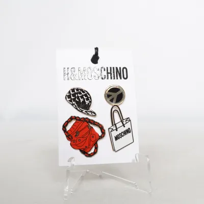 Pins (Rouge, Noir, Blanc) de H&M x Moschino Métal inconnu
