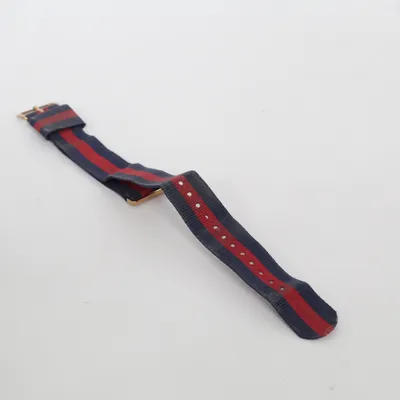 Klockarmband (Blå, Röd) från Daniel Wellington