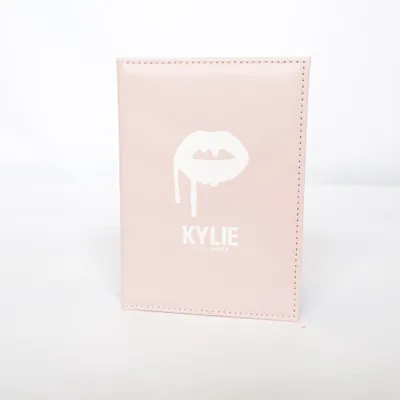 Passfodral (Rosa, Vit) från Kylie Jenner