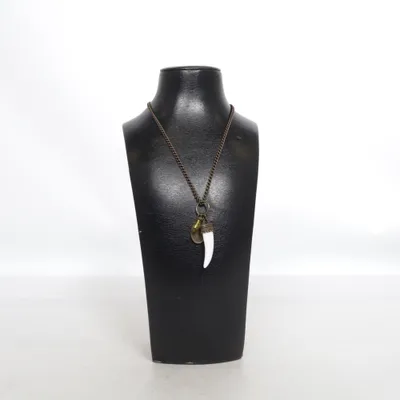 Collier (Blanc, Marron) Métal inconnu