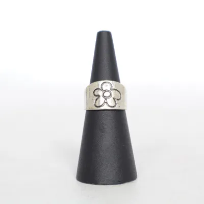 Ring (Silverfärgad) Okänd metall