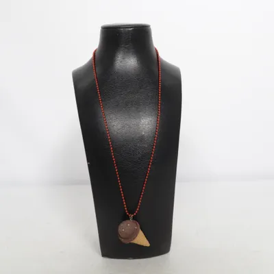 Collier (Rouge, Marron, Beige) Métal inconnu
