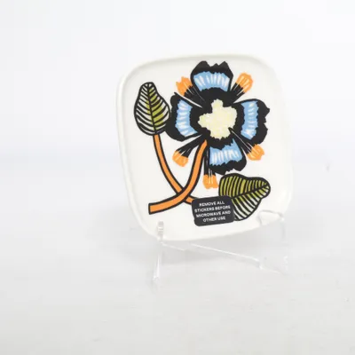 Assiett (Oiva Tiara) från Marimekko
