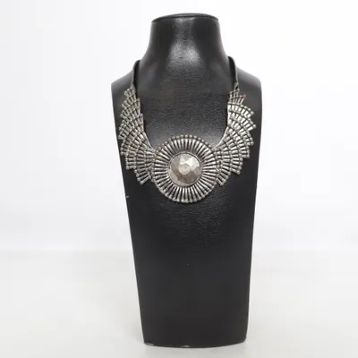 Halsband (Silverfärgad) Okänd metall