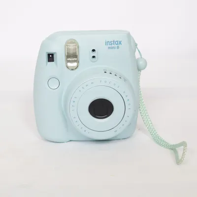 Polaroidkamera (Instax Mini 8) från Fujifilm
