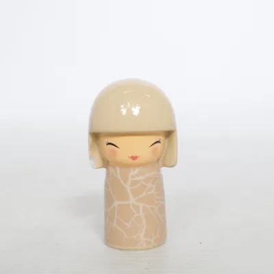Kokeshi (Beige) fra Skincity