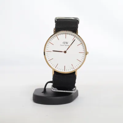 Montre (Noir, Blanc, Or) de Daniel Wellington