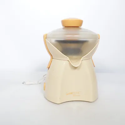 Juice centrifuge (AE-2417) from Clatronic