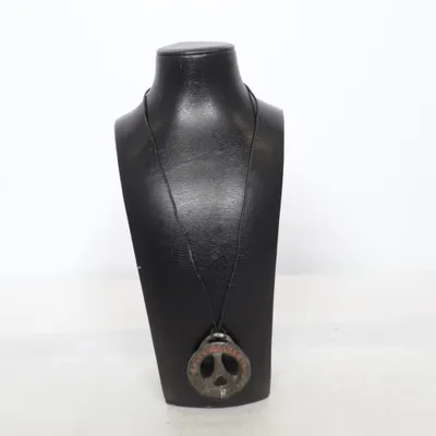 Halsband (Grå, Röd) från Levi Strauss & Co Okänd metall