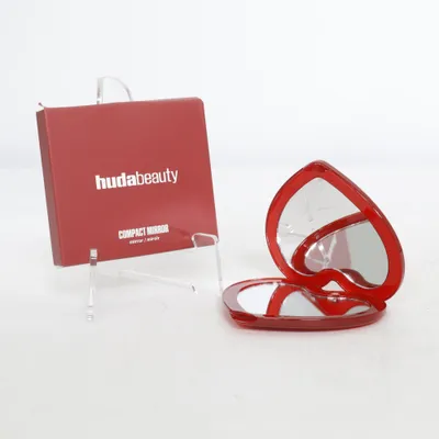 Pocket mirror (Compact Mirror) from Huda Beauty