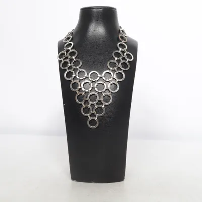 Halsband (Silverfärgad) Okänd metall