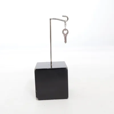 Berlock (Silverfärgad) Okänd metall