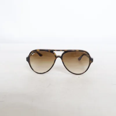 Solglasögon (RB 4125) från Ray-Ban