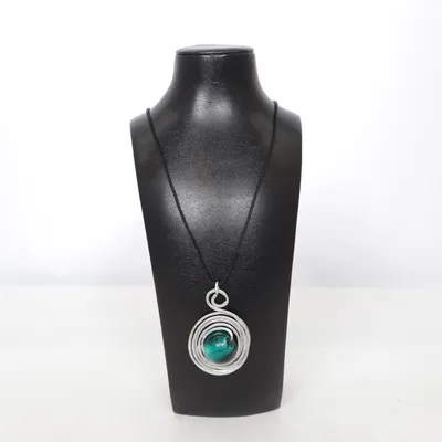 Halsband (Blå, Silverfärgad) Okänd metall